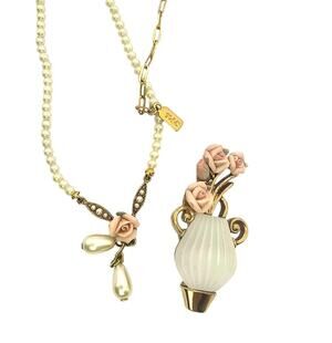 1928 Bridal Porcelain Rose Faux Pearl Necklace & Vase Brooch Set Gold Tone